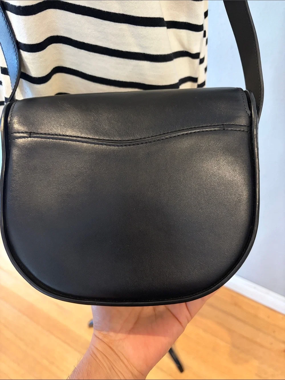 Cuyana Modern Saddle Bag Womens Black Good Leather Crossbody Purse Gold Ring